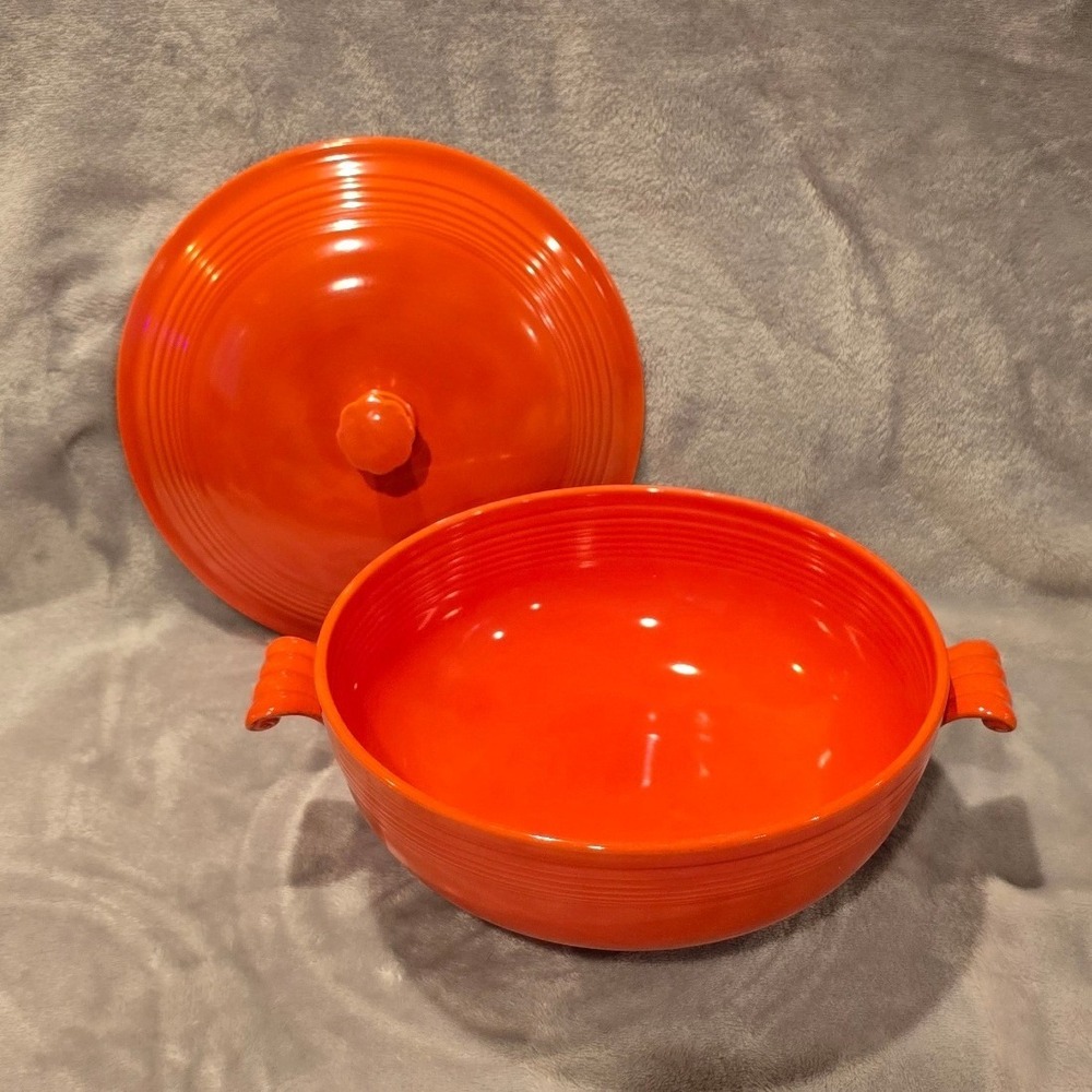 Vintage Fiesta Radioactive Red Casserole Dish with Lid Homer Laughlin CPM 3332